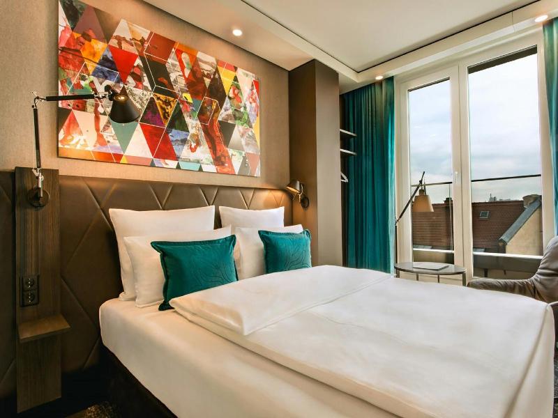 Hotel Motel One Frankfurt Romer image