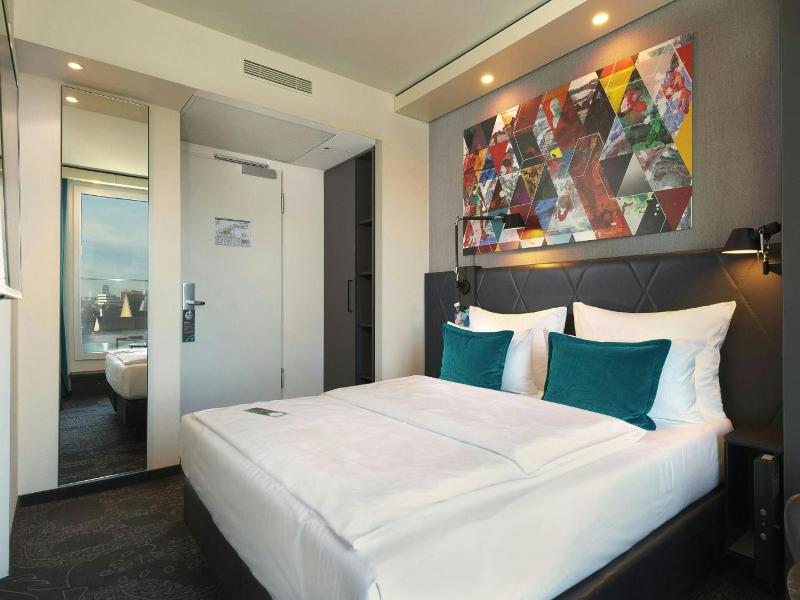 Hotel Motel One Frankfurt Romer image