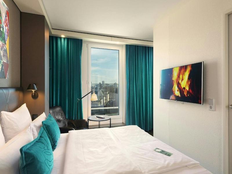 Hotel Motel One Frankfurt Romer image