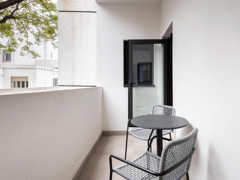 Limehome Sevilla image