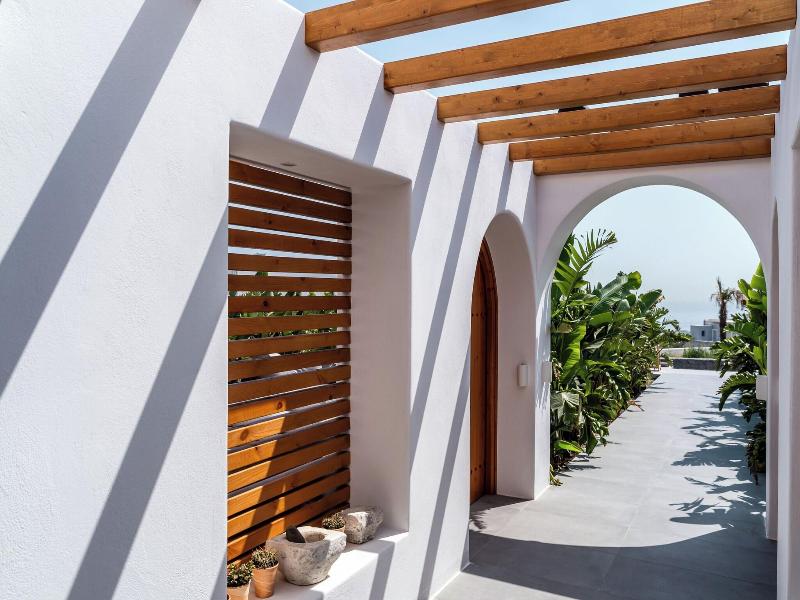 Numa Santorini