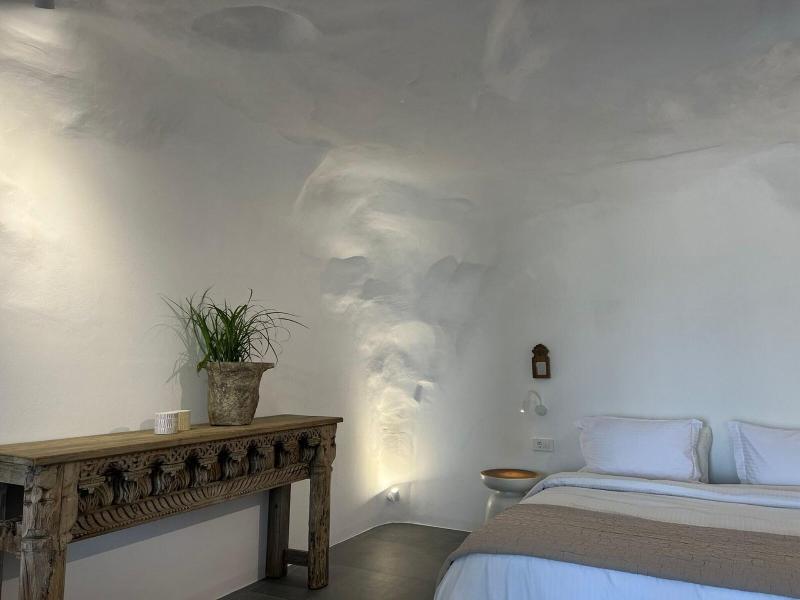 Numa Santorini