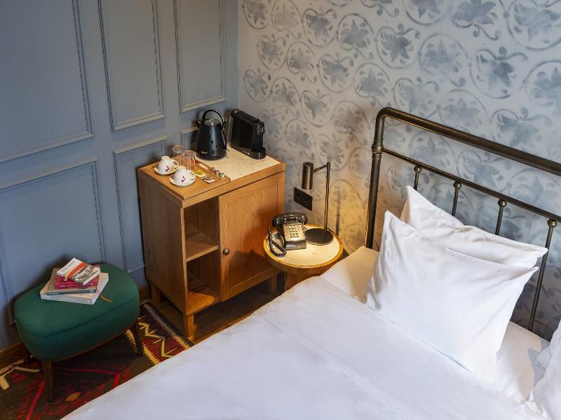 The Blue Fox Hotel image