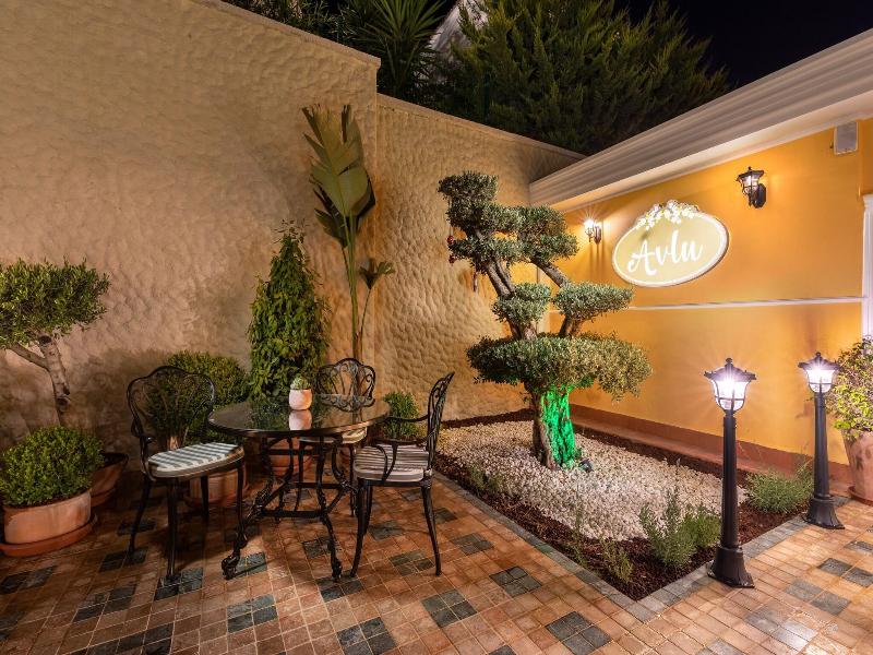 Motif Hotel image