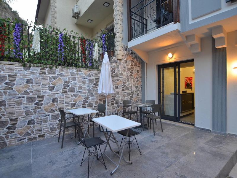 Mykonut Boutique Suites image