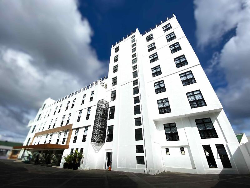 The Plaza Garden Hotel And Residences image
