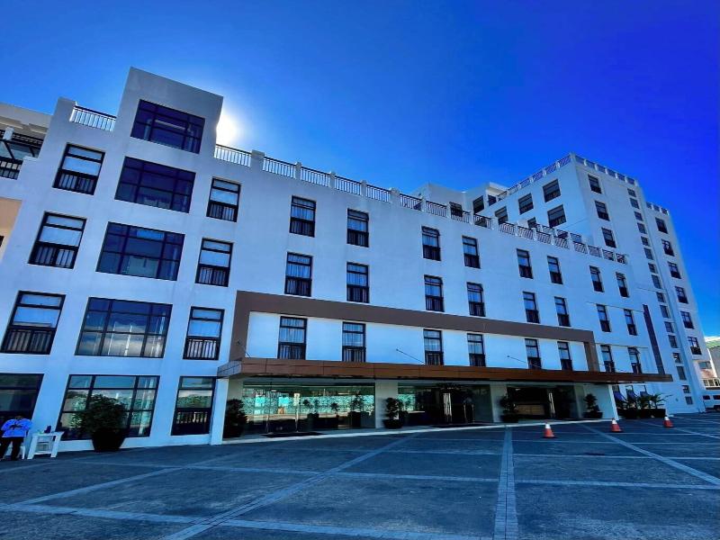 The Plaza Garden Hotel And Residences image