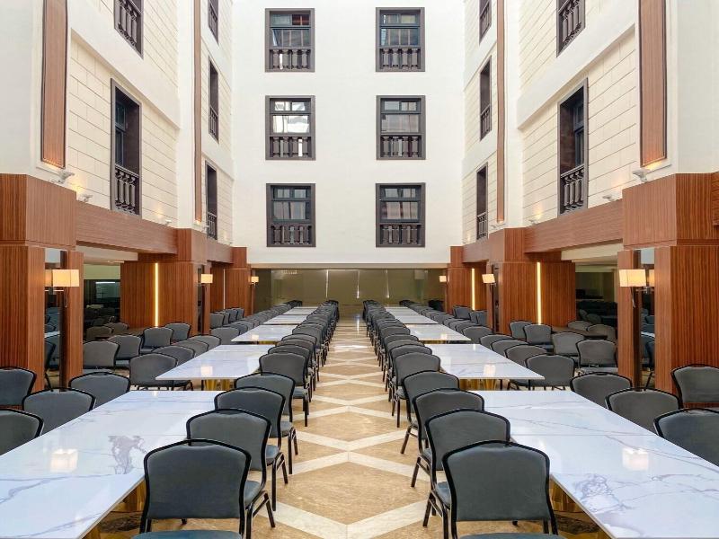 The Plaza Garden Hotel And Residences image