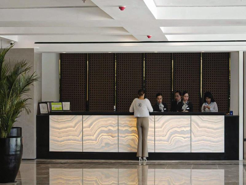 The Plaza Garden Hotel And Residences image