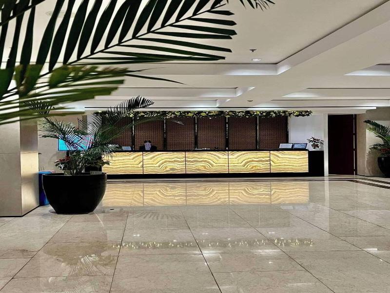 The Plaza Garden Hotel And Residences image
