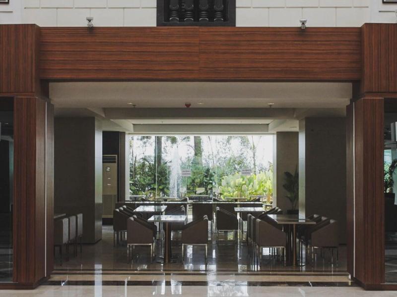 The Plaza Garden Hotel And Residences image