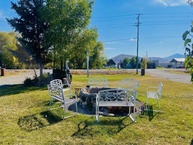 Sacajawea Inn