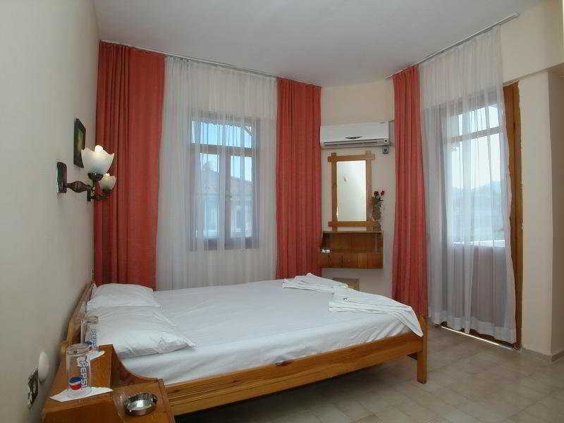 Adonis Hotel
