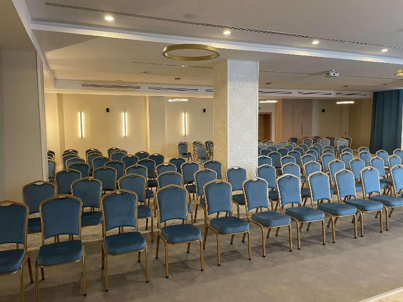 Golden Tulip Opera image