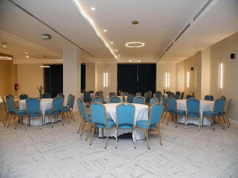 Golden Tulip Opera image