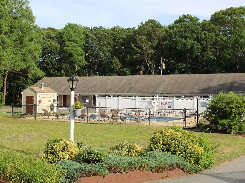 Viking Shores Motor Inn image