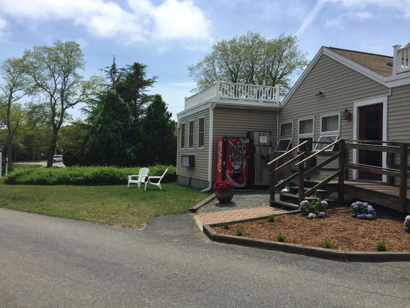 Viking Shores Motor Inn image