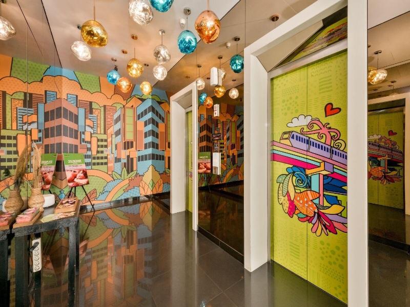 Maxone Hotels Premier Melawai image