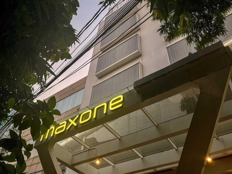 Maxone Hotels Premier Melawai image