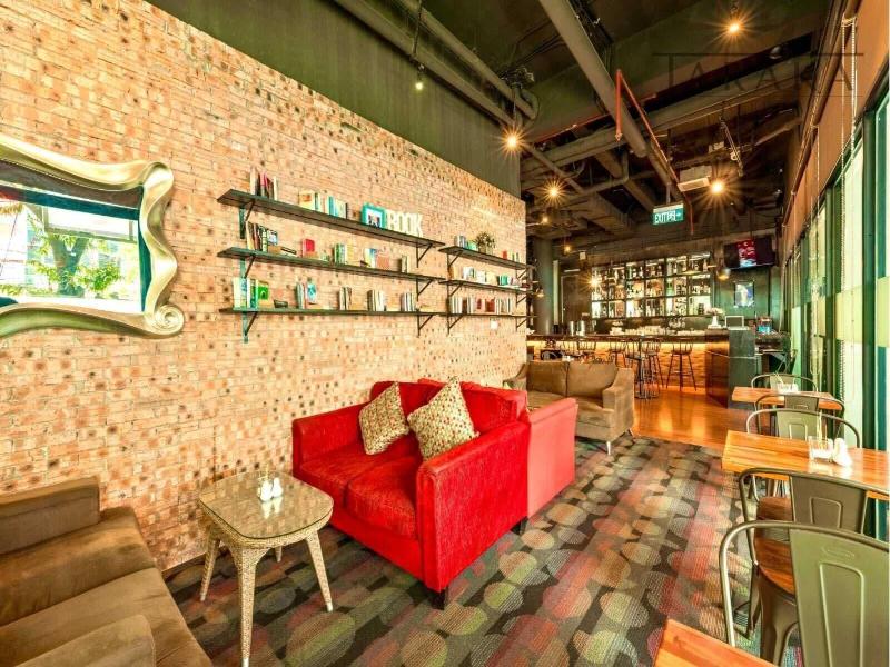 Maxone Hotels Premier Melawai image
