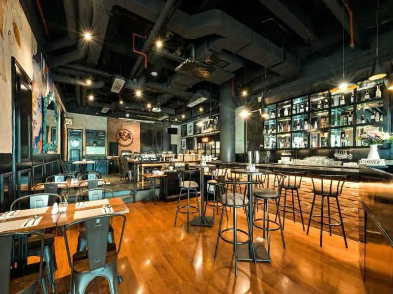 Maxone Hotels Premier Melawai image