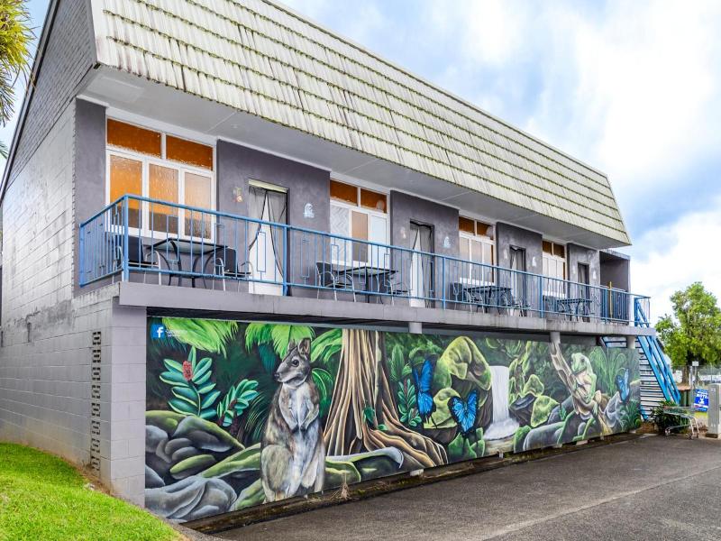 Innisfail Riverfront Motel