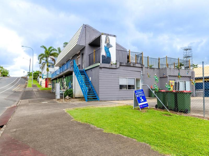Innisfail Riverfront Motel