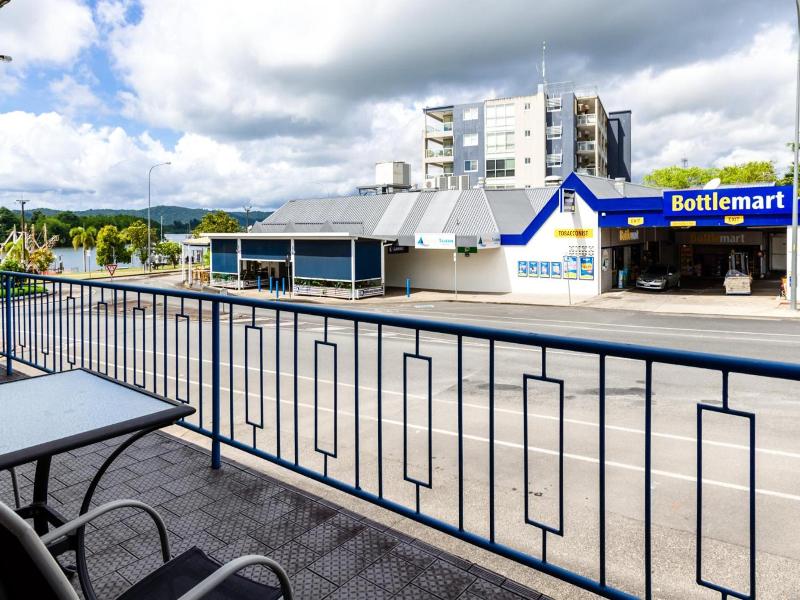 Innisfail Riverfront Motel