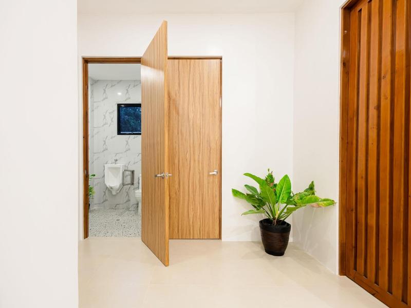 E L Westensee Resort image