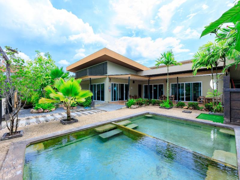 Saline Hot Spring Resort image