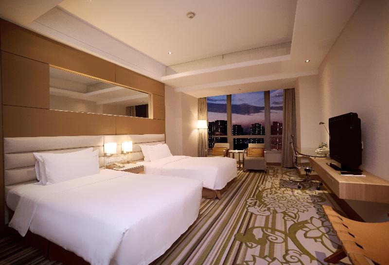 Holiday Inn Tianjin Riverside image