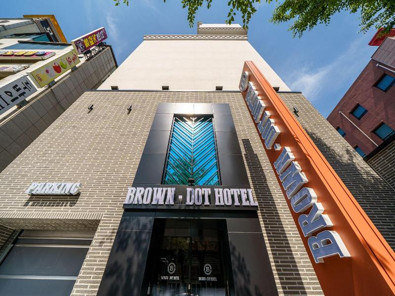 Brown Dot Hotel Pungam image