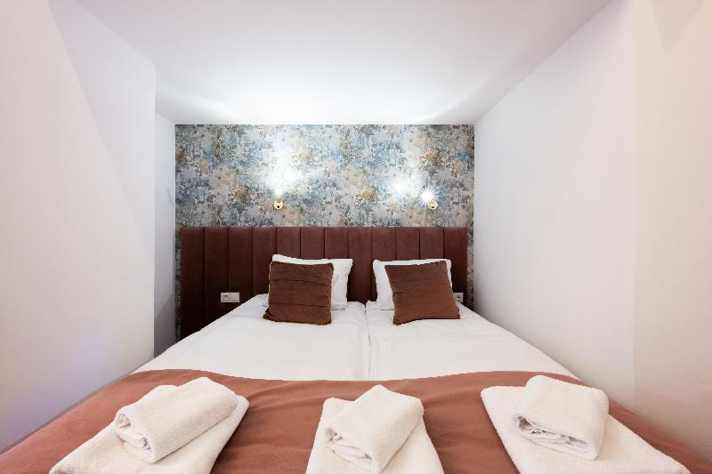Bracka Main Square Apartments image