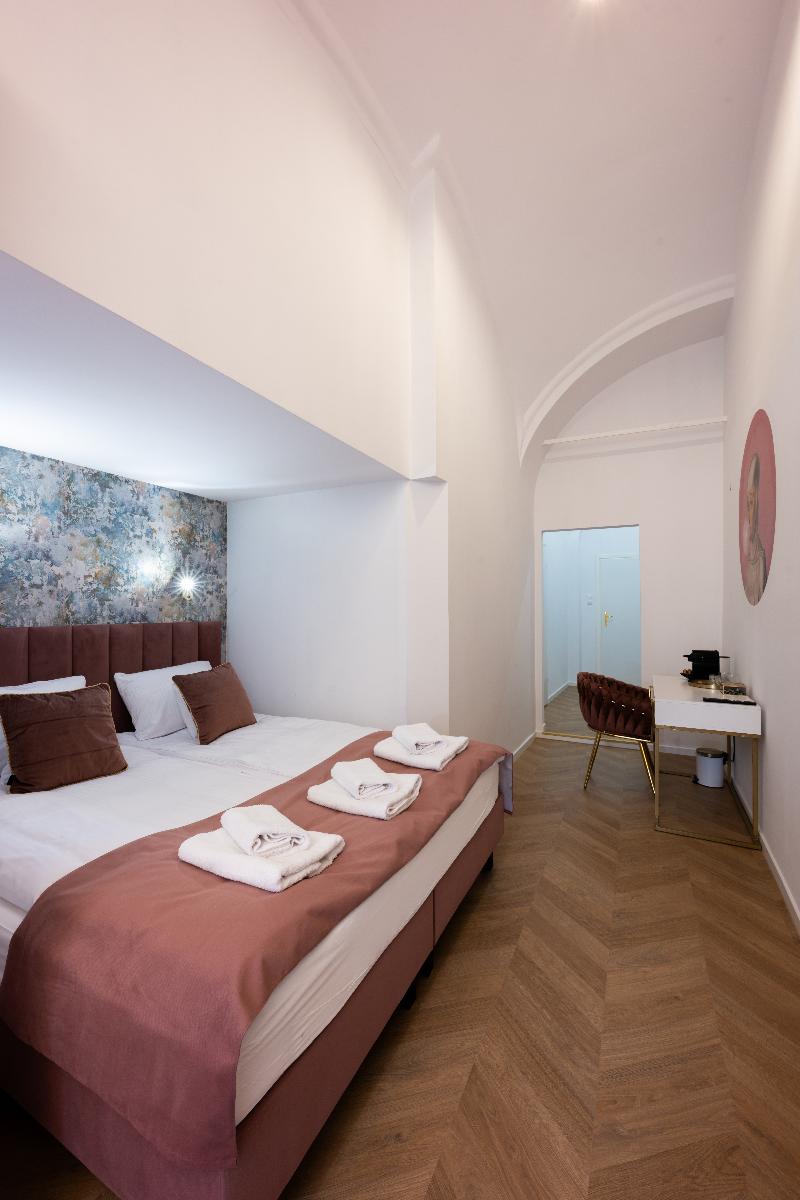 Bracka Main Square Apartments image