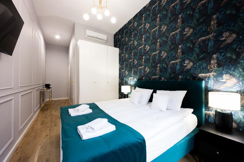 Bracka Main Square Apartments image