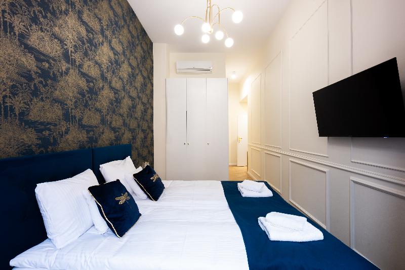 Bracka Main Square Apartments image