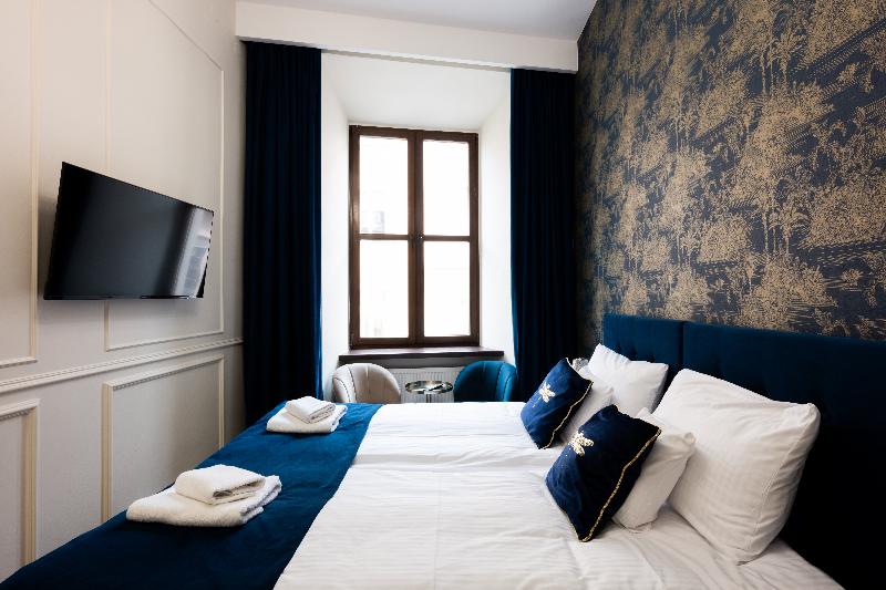 Bracka Main Square Apartments image