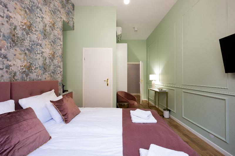 Bracka Main Square Apartments image