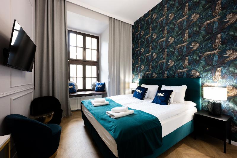 Bracka Main Square Apartments image