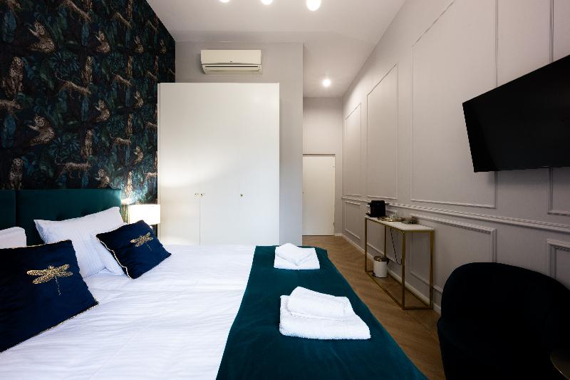 Bracka Main Square Apartments image
