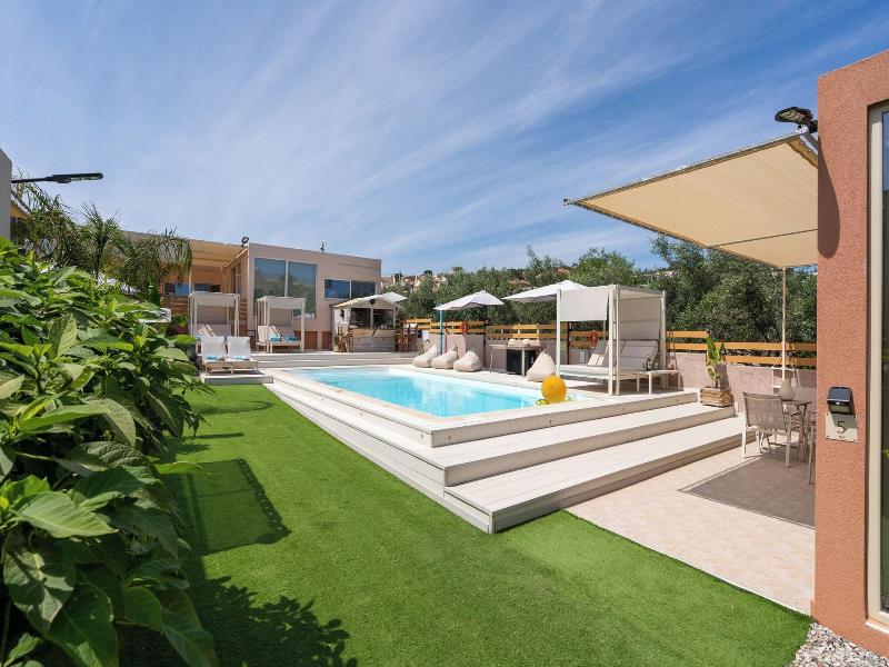 Modular Bungalows With Heated Pool Artemis Greece