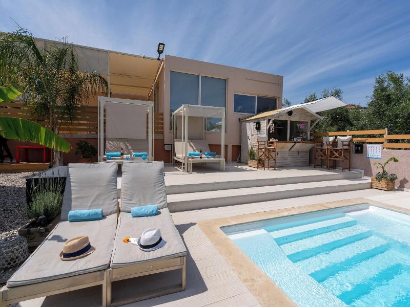 Modular Bungalows With Heated Pool Artemis Greece