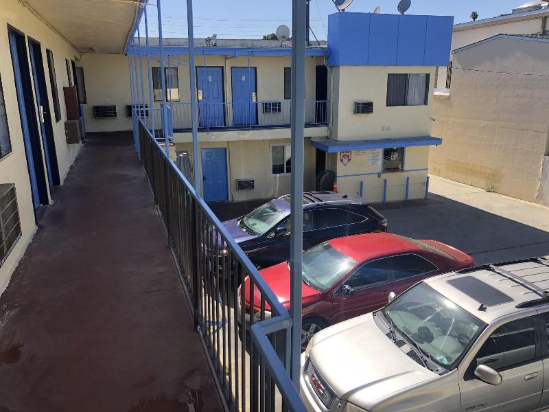 Kings Castle Motel image