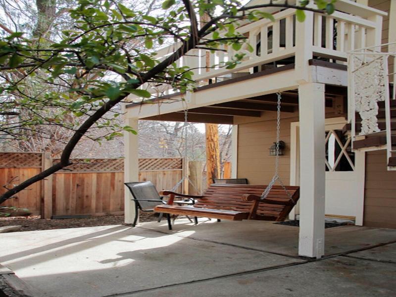Silver Pines Lodge image