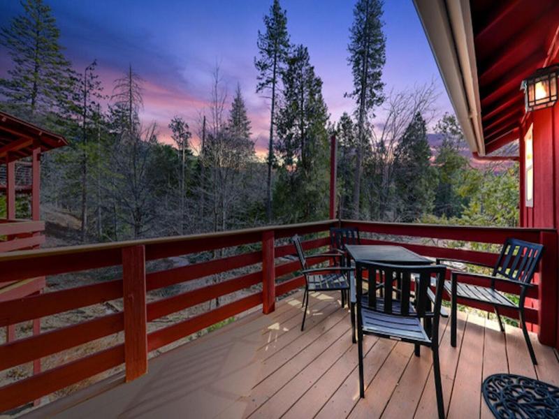 Silver Pines Lodge image