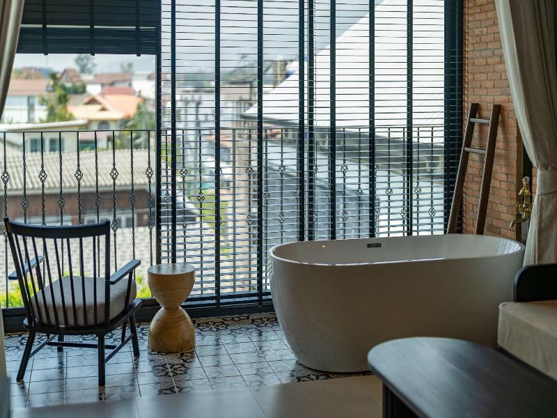 Shamrock Chiangmai Hotel image