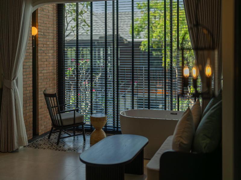 Shamrock Chiangmai Hotel image