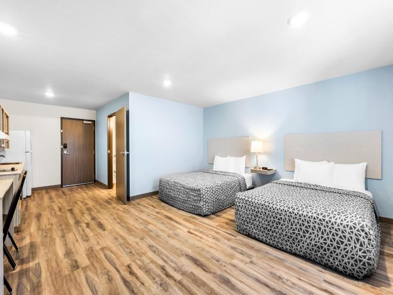 Queen Suite with Two Queen Beds and Tub - Disability Access/Non Smoking