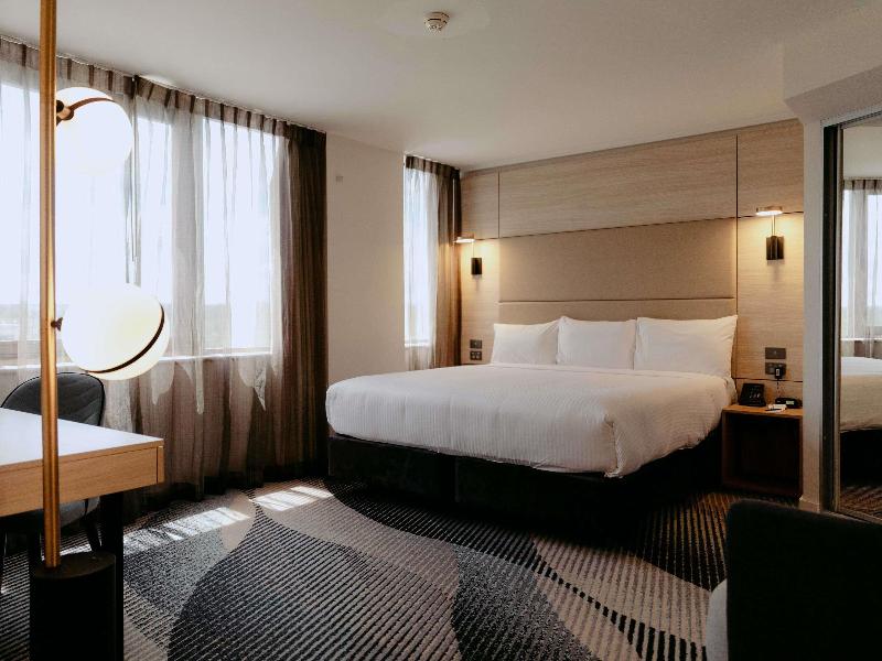 Novotel Sydney Parramatta image