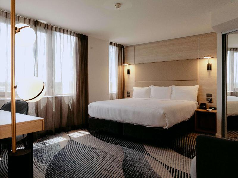 Novotel Sydney Parramatta image